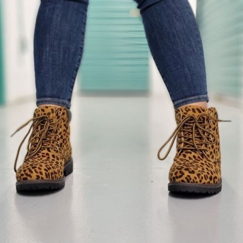 Women's Leopard Combat Lace-up Ankle Boots Low Heel - Picture 3 of 5